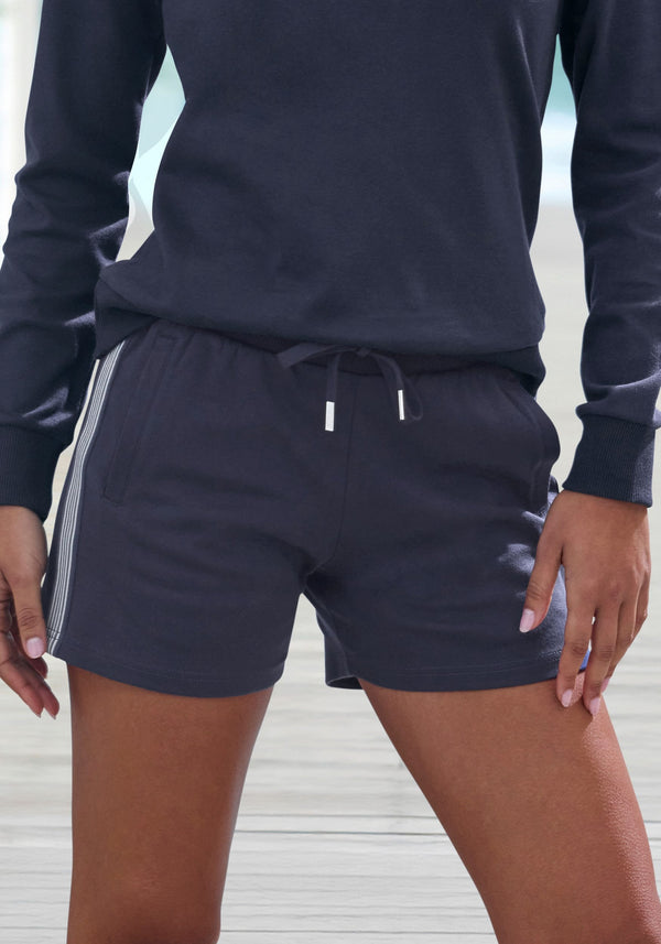 HIS shorts with side stripes, loungewear